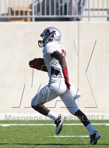 Thumbnail 2 in Manvel vs. Port Arthur Memorial (UIL 5A Division 2 Bi-District Playoff) photogallery.