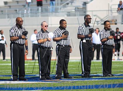 Thumbnail 2 in Manvel vs. Port Arthur Memorial (UIL 5A Division 2 Bi-District Playoff) photogallery.