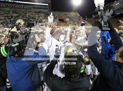 Thumbnail 2 in Christian Brothers vs. Rockhurst (MSHSAA Class 6 Show-Me Bowl) photogallery.