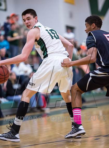 Thumbnail 3 in Loudoun Valley vs Heritage (VHSL Region II Quarterfinal) photogallery.