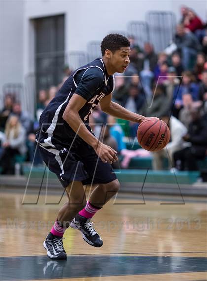 Thumbnail 3 in Loudoun Valley vs Heritage (VHSL Region II Quarterfinal) photogallery.