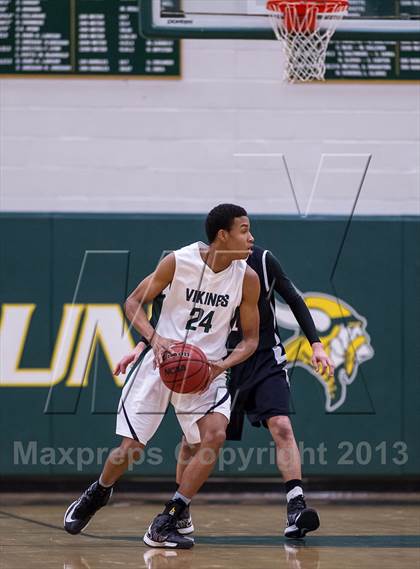 Thumbnail 1 in Loudoun Valley vs Heritage (VHSL Region II Quarterfinal) photogallery.