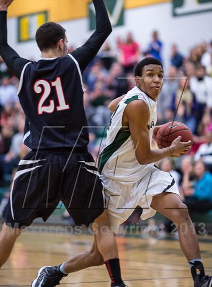 Thumbnail 2 in Loudoun Valley vs Heritage (VHSL Region II Quarterfinal) photogallery.