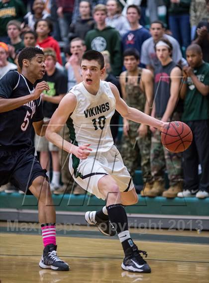 Thumbnail 2 in Loudoun Valley vs Heritage (VHSL Region II Quarterfinal) photogallery.