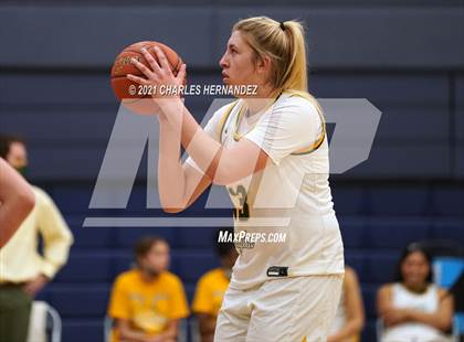 Thumbnail 3 in Lexington vs. Fairfield (UIL 3A Regional Final) photogallery.