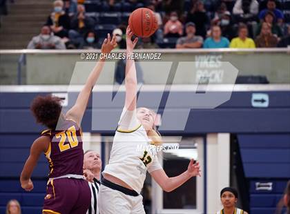Thumbnail 3 in Lexington vs. Fairfield (UIL 3A Regional Final) photogallery.