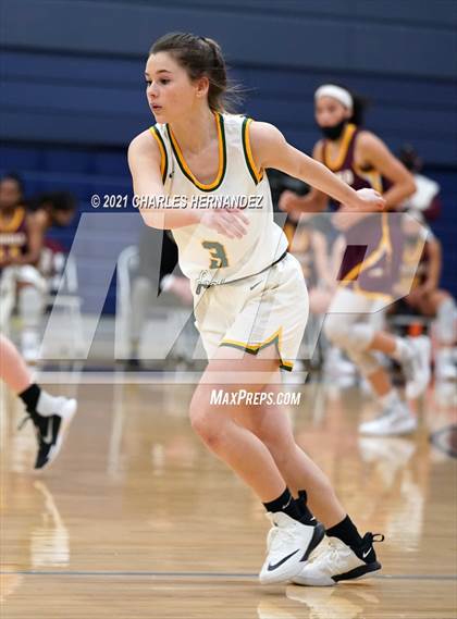 Thumbnail 2 in Lexington vs. Fairfield (UIL 3A Regional Final) photogallery.