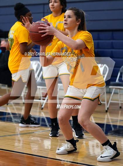 Thumbnail 3 in Lexington vs. Fairfield (UIL 3A Regional Final) photogallery.