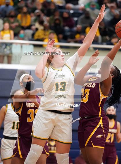 Thumbnail 2 in Lexington vs. Fairfield (UIL 3A Regional Final) photogallery.