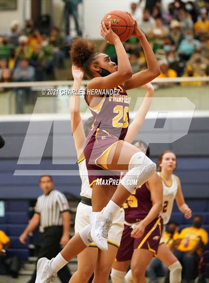 Thumbnail 3 in Lexington vs. Fairfield (UIL 3A Regional Final) photogallery.
