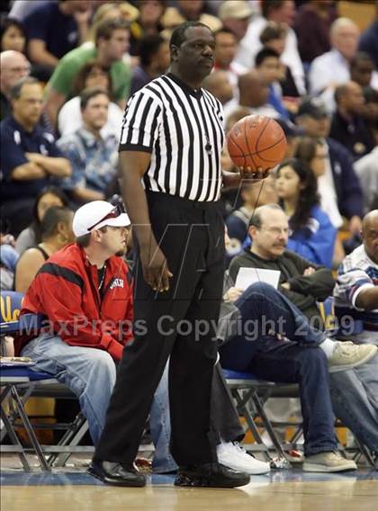 Thumbnail 1 in Loyola vs. Eisenhower (CIF SoCal D2 Final) photogallery.