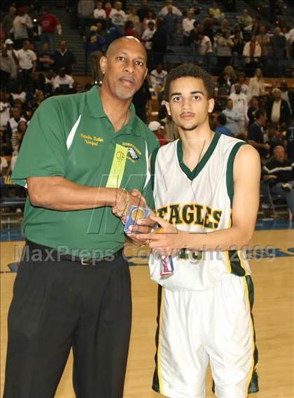 Thumbnail 2 in Loyola vs. Eisenhower (CIF SoCal D2 Final) photogallery.
