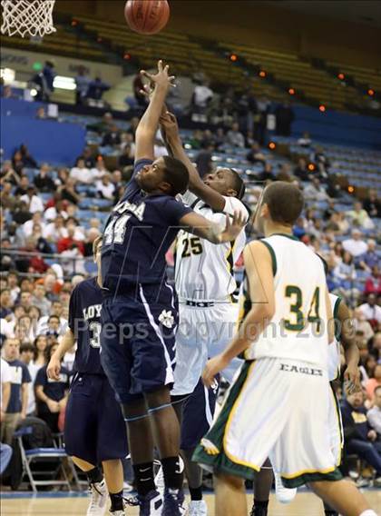 Thumbnail 1 in Loyola vs. Eisenhower (CIF SoCal D2 Final) photogallery.