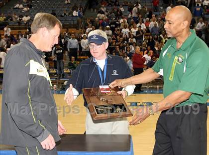 Thumbnail 2 in Loyola vs. Eisenhower (CIF SoCal D2 Final) photogallery.