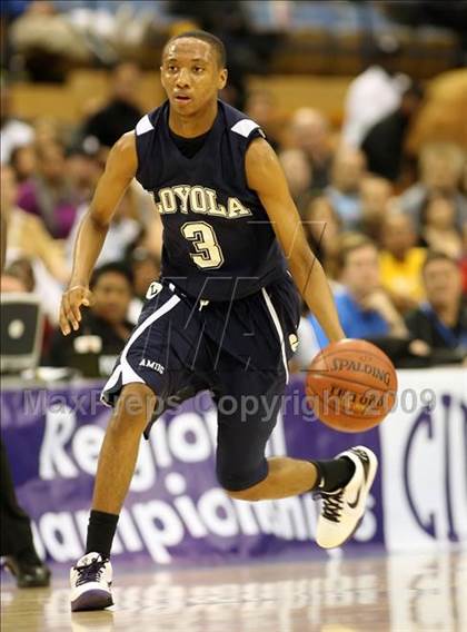 Thumbnail 2 in Loyola vs. Eisenhower (CIF SoCal D2 Final) photogallery.