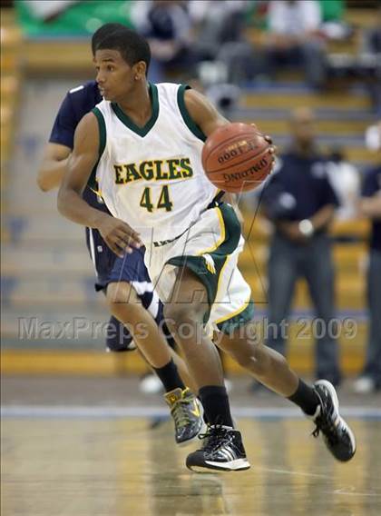 Thumbnail 2 in Loyola vs. Eisenhower (CIF SoCal D2 Final) photogallery.
