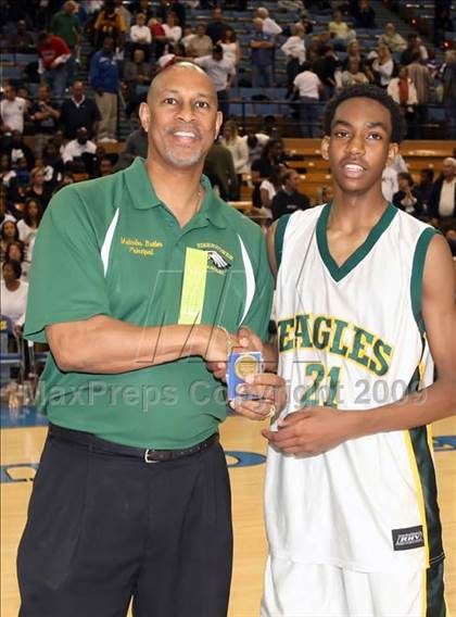 Thumbnail 2 in Loyola vs. Eisenhower (CIF SoCal D2 Final) photogallery.