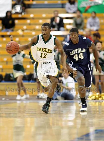 Thumbnail 3 in Loyola vs. Eisenhower (CIF SoCal D2 Final) photogallery.