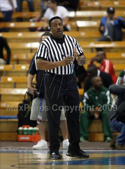 Thumbnail 3 in Loyola vs. Eisenhower (CIF SoCal D2 Final) photogallery.