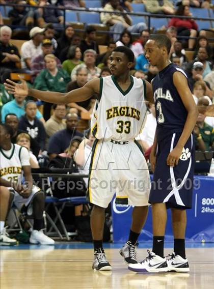 Thumbnail 2 in Loyola vs. Eisenhower (CIF SoCal D2 Final) photogallery.