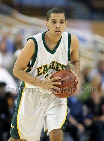 Thumbnail 3 in Loyola vs. Eisenhower (CIF SoCal D2 Final) photogallery.