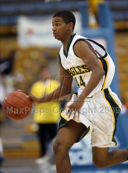 Thumbnail 2 in Loyola vs. Eisenhower (CIF SoCal D2 Final) photogallery.