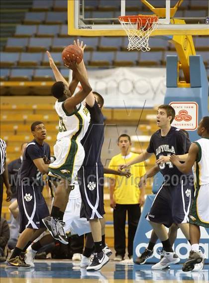 Thumbnail 3 in Loyola vs. Eisenhower (CIF SoCal D2 Final) photogallery.