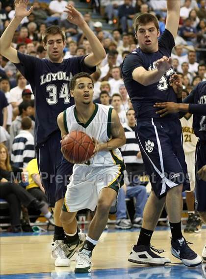 Thumbnail 2 in Loyola vs. Eisenhower (CIF SoCal D2 Final) photogallery.
