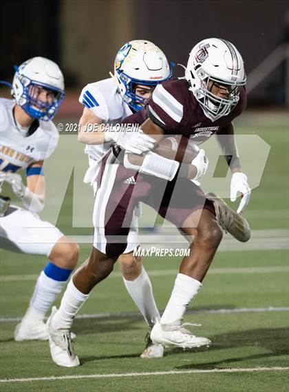 Thumbnail 3 in Lago Vista vs Industrial (UIL 3A D1 Regional Finals) photogallery.