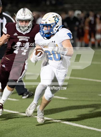 Thumbnail 1 in Lago Vista vs Industrial (UIL 3A D1 Regional Finals) photogallery.