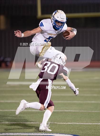 Thumbnail 1 in Lago Vista vs Industrial (UIL 3A D1 Regional Finals) photogallery.