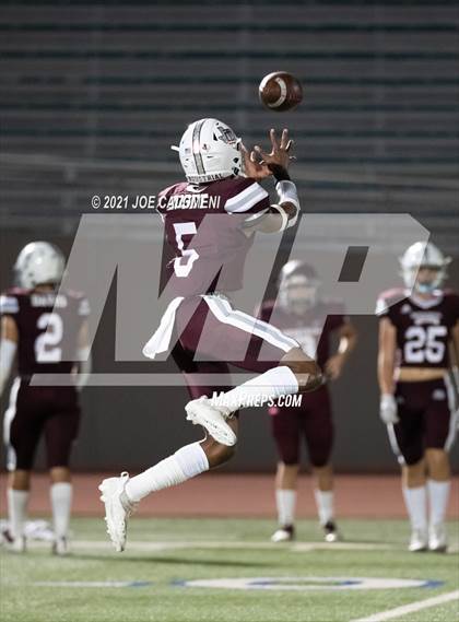 Thumbnail 3 in Lago Vista vs Industrial (UIL 3A D1 Regional Finals) photogallery.