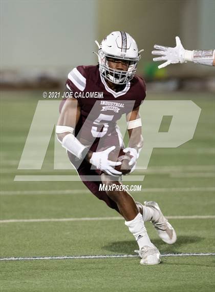 Thumbnail 2 in Lago Vista vs Industrial (UIL 3A D1 Regional Finals) photogallery.