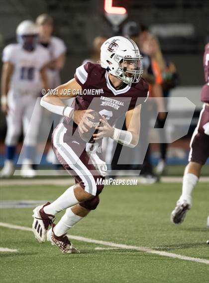 Thumbnail 2 in Lago Vista vs Industrial (UIL 3A D1 Regional Finals) photogallery.