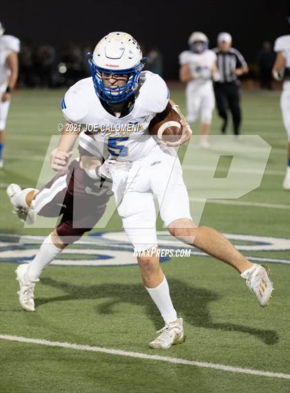 Thumbnail 3 in Lago Vista vs Industrial (UIL 3A D1 Regional Finals) photogallery.