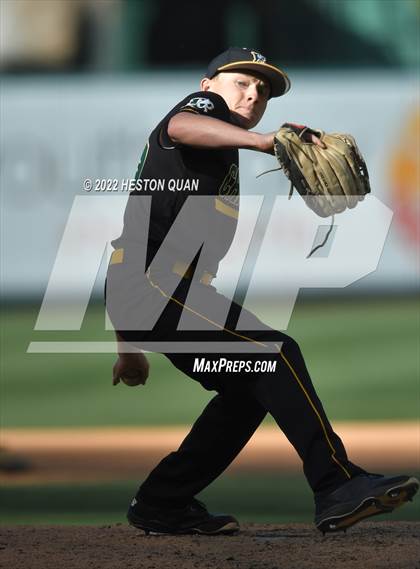 Thumbnail 2 in Long Beach Poly vs. Edison photogallery.