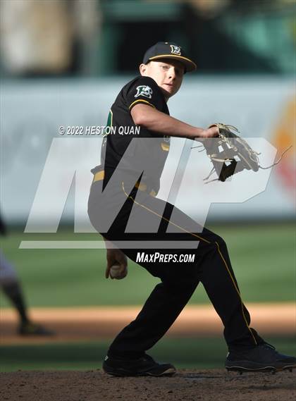Thumbnail 1 in Long Beach Poly vs. Edison photogallery.