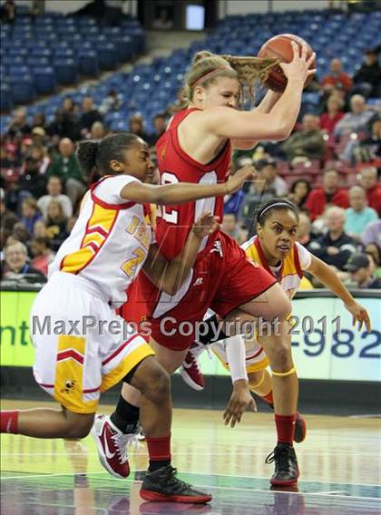 Thumbnail 3 in Berkeley vs. Carondelet (CIF NorCal D1 Regional Final) photogallery.