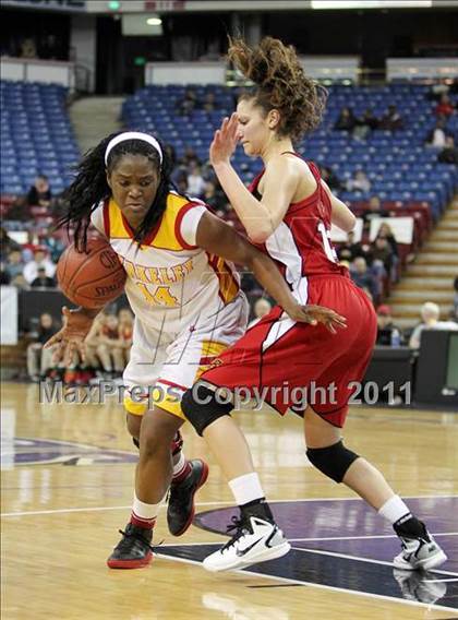 Thumbnail 3 in Berkeley vs. Carondelet (CIF NorCal D1 Regional Final) photogallery.