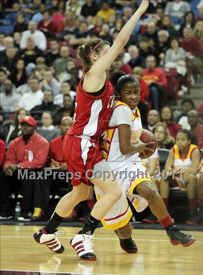 Thumbnail 2 in Berkeley vs. Carondelet (CIF NorCal D1 Regional Final) photogallery.