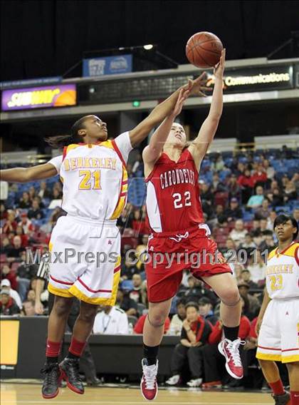 Thumbnail 2 in Berkeley vs. Carondelet (CIF NorCal D1 Regional Final) photogallery.