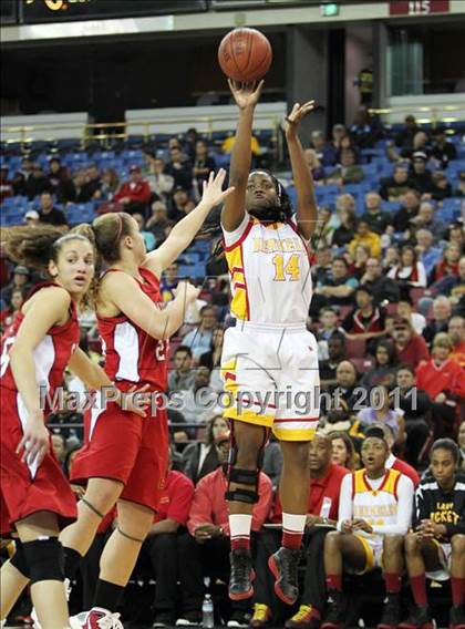 Thumbnail 1 in Berkeley vs. Carondelet (CIF NorCal D1 Regional Final) photogallery.