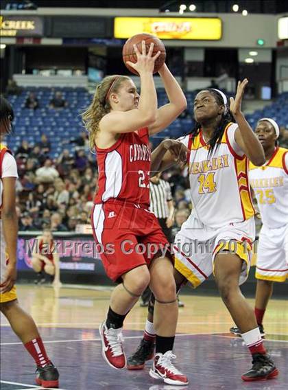 Thumbnail 1 in Berkeley vs. Carondelet (CIF NorCal D1 Regional Final) photogallery.