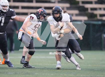 Thumbnail 2 in Eastside Catholic vs. Kennewick (WIAA 3A Semifinal) photogallery.
