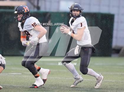 Thumbnail 3 in Eastside Catholic vs. Kennewick (WIAA 3A Semifinal) photogallery.