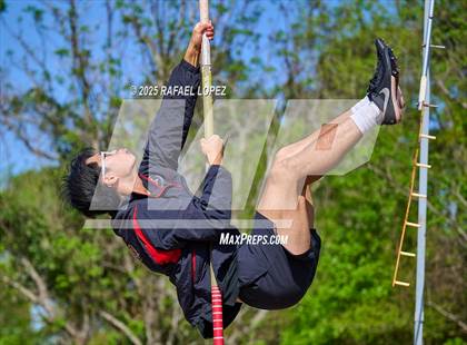 Thumbnail 1 in Rosehill Eagle Relays (Pole Vault) photogallery.