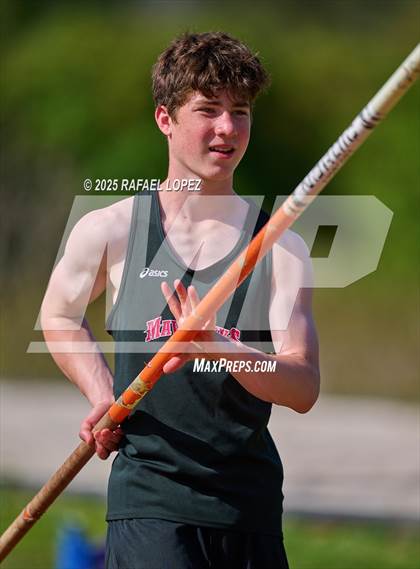 Thumbnail 3 in Rosehill Eagle Relays (Pole Vault) photogallery.