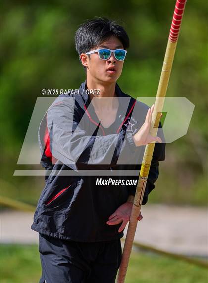 Thumbnail 1 in Rosehill Eagle Relays (Pole Vault) photogallery.