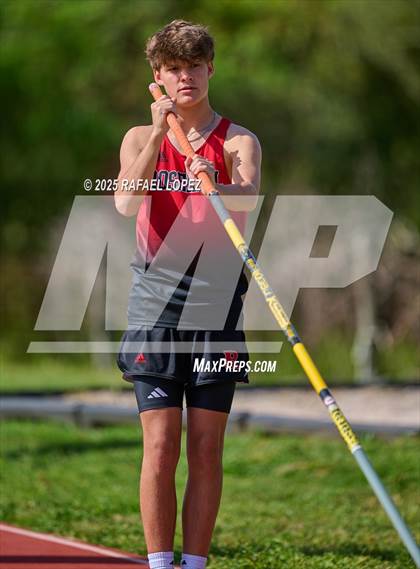 Thumbnail 1 in Rosehill Eagle Relays (Pole Vault) photogallery.