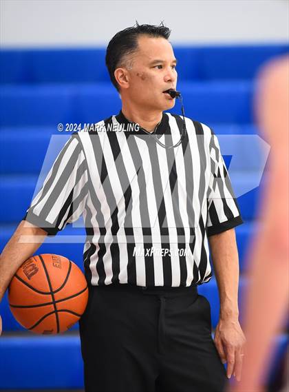 Thumbnail 1 in Stuart Hall vs. Half Moon Bay (Burlingame Lions Club Tournament) photogallery.
